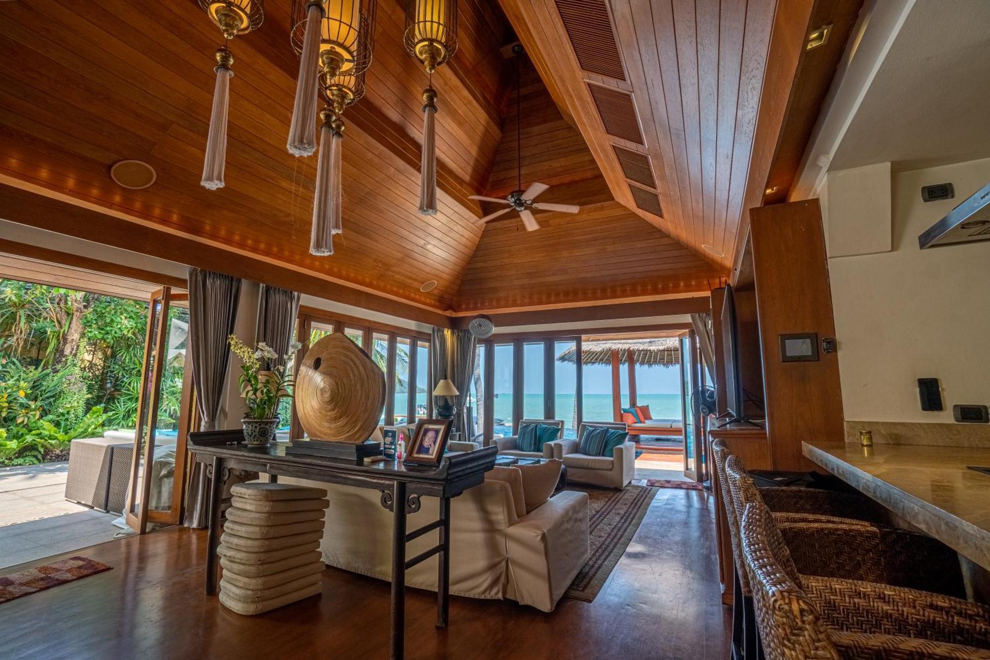 Upni Duniya - Luxury, Beachfront 9-Suites Villa Банграк-Біч Екстер'єр фото